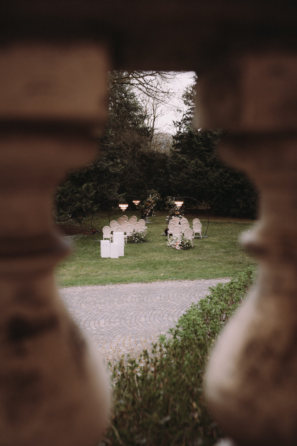 Dekoration und Blumen für eine freie Trauung. Oh-Moments für Hochzeiten in München und Regensburg.